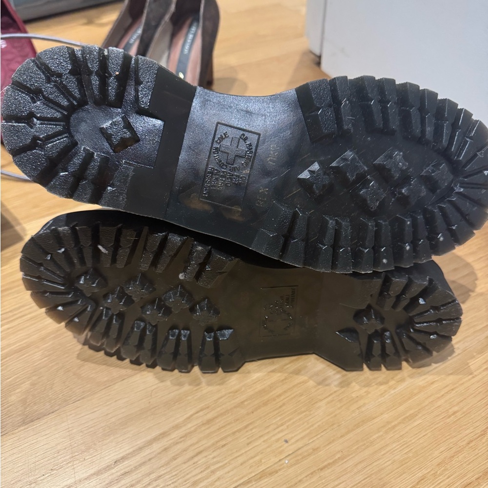 Dr. Martens White Leather Boots with Black Laces NWT EU 41/US 9 - Picture 3 of 4